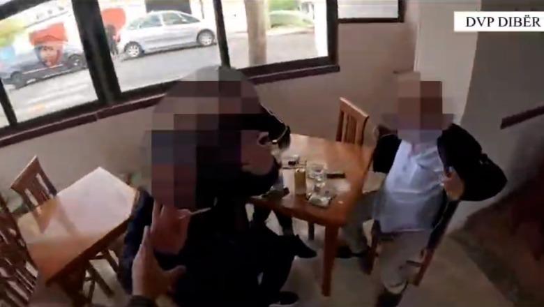  ‘Policia asnjë lëvizje’, shisnin kokainë në Burrel, tre të arrestuar! Sekuestrohen 13 celularë dhe një orë ‘Rolex’