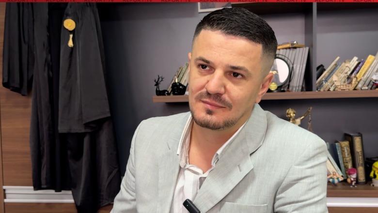 Fier/ 29 vjeçarja dhunoi edukatoren e kopështit se dyshonte se i kishte rrahur djalin 4-vjeçar, flet avokati: Akuzat nisën nga sanitarja, por ajo ndryshoi dëshminë! (VIDEO)