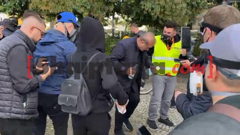 Gazi lotsjellës në protestë, deputeti demokrat Gjin Gjoni shfaq probleme me sytë