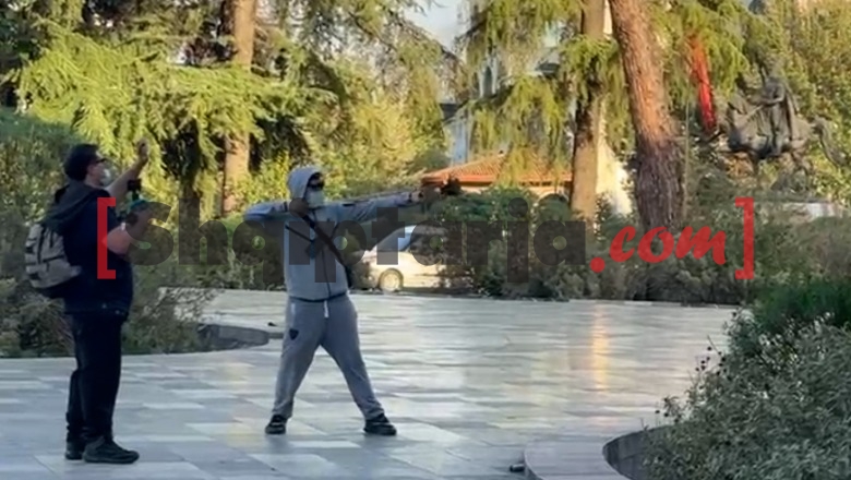 Protestuesit e maskuar nuk ndalin me aktet vandale, qëllojnë me llastiqe te 'Sheshi Skënderbej'