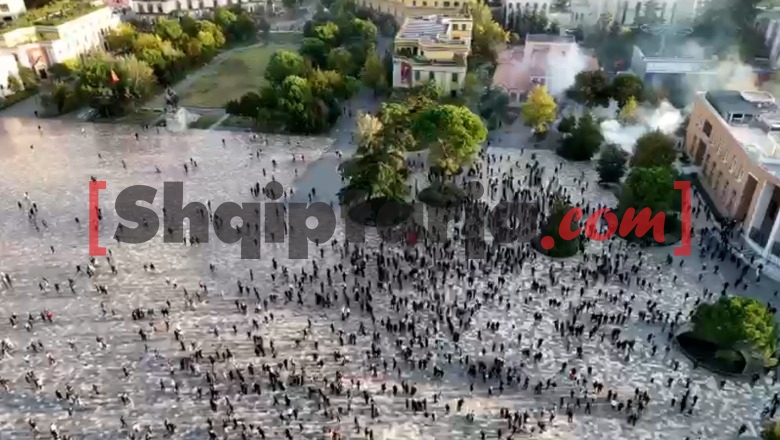 Molotovë e gurë, pamjet me dron nga Sheshi Skënderbej