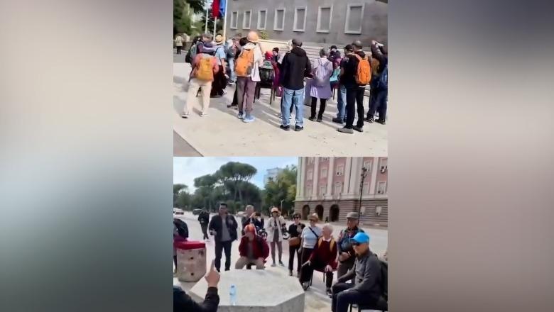 Protestuesit refuzojnë ftesat për dialog, turistët e huaj ulen e kuvendojnë në sofrën e Ramës! Kryeministri ironizon: Mirseerdhët në Tironë dhe na falni për fishekzjarret mrom