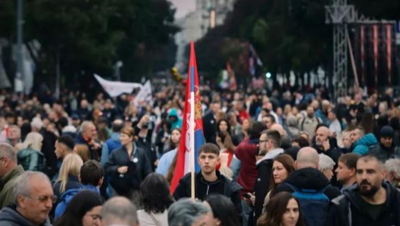 Zgjedhjet në Serbi, pjesëmarrja arrin në 41.1%! Incidente në qendrat e votimit, shqiptarët e Luginës së Preshevës garojnë të bashkuar: Sot është ditë vendimtare