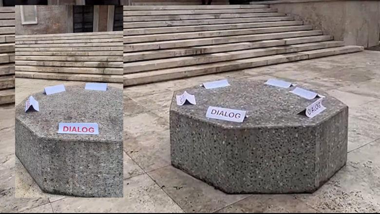 Protestuesit thyenë e dogjën ‘karriget e dialogut’, Rama sërish ftesë për bisedime! Para Kryeministrisë vetëm sofra prej guri (VIDEO)