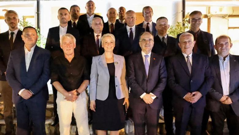‘Koalicioni Shqiptar’ 2 deputetë në parlamentin serb, reagon Begaj: Urime! Ky rezultat duhet të kthehet në më shumë të drejta, barazi dhe fund të diskriminimit