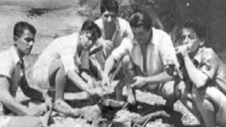 ‘Të ardhurat nga drama ku Enveri luante rolin e Zylyftar Podës shkuan për statujën e Çerçiz Topullit…’- Biografia e panjohur e Hoxhës e vitit 1969
