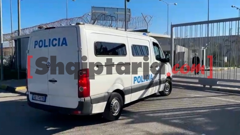 Në qeli prej shkurtit 2025, Drejtoria e Burgjeve transferon Veliajn nga paraburgimi i Durrësit drejt Fierit! Reagon kryebashkiaku: Transferim politik dhe rrëmbim policor! (VIDEO)