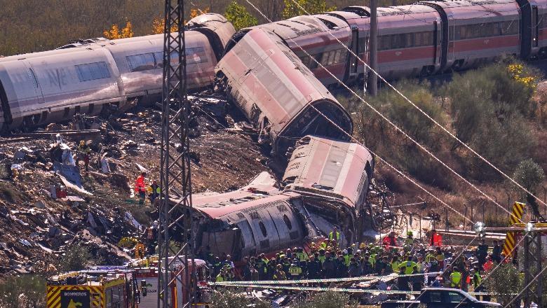 Spanjë/ Përplasen dy trena të shpejtësisë së lartë, 68 persona humbin jetën! Plagosen qindra të tjerë, Sánchez shpall 3 ditë zie