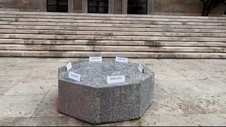 Protestat, Rama bën sërish thirrje për dialog me sofrën e gurtë para Kryeminstrisë (VIDEO)