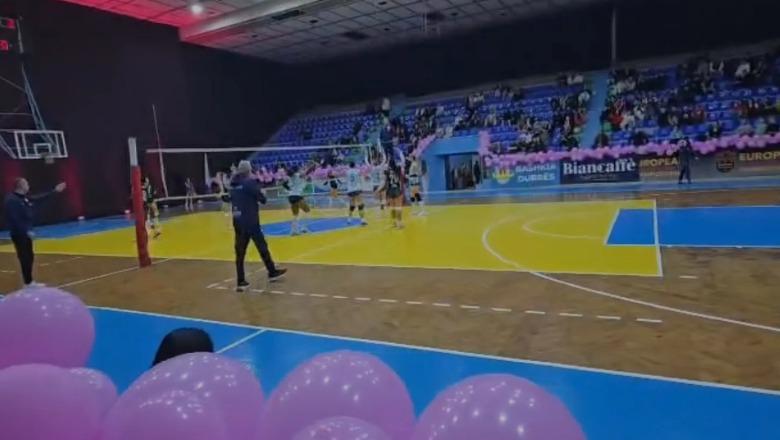 Durrës/ Pallati i Sportit ‘Ramazan Njala’ vishet rozë, Teuta -Skënderbeu ndeshje volejbolli ndërgjegjësimi për luftën kundër kancerit të gjirit