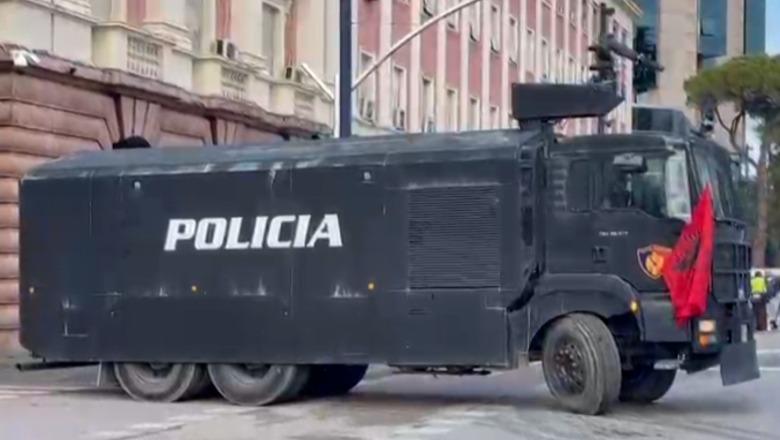Dy protesta kombëtare sot në Tiranë, studentët grumbullohen para Ministrisë së Arsimit! Militantët e Berishës para Kryeministrisë